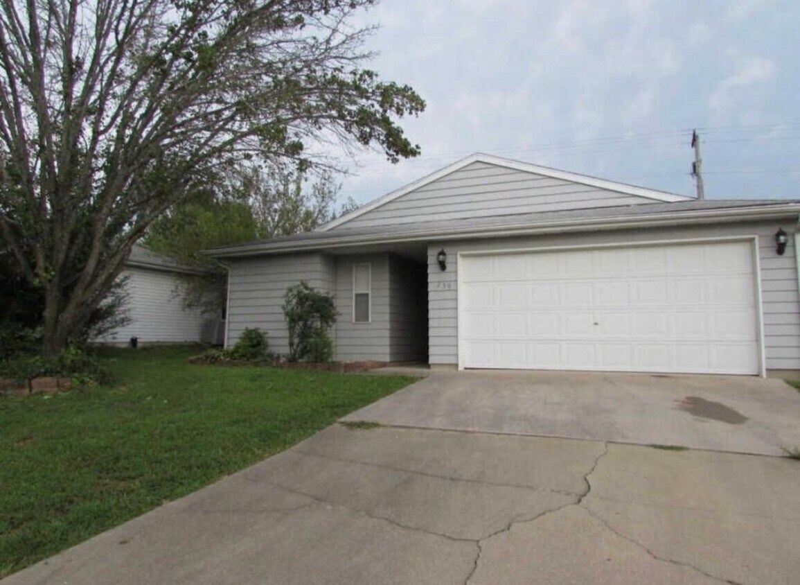 Foto principal - 239 Fox Ridge Rd