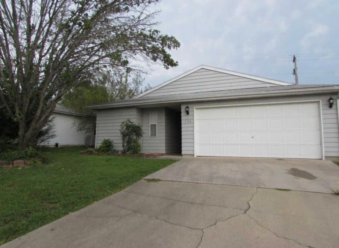 Primary Photo - 239 Fox Ridge Rd