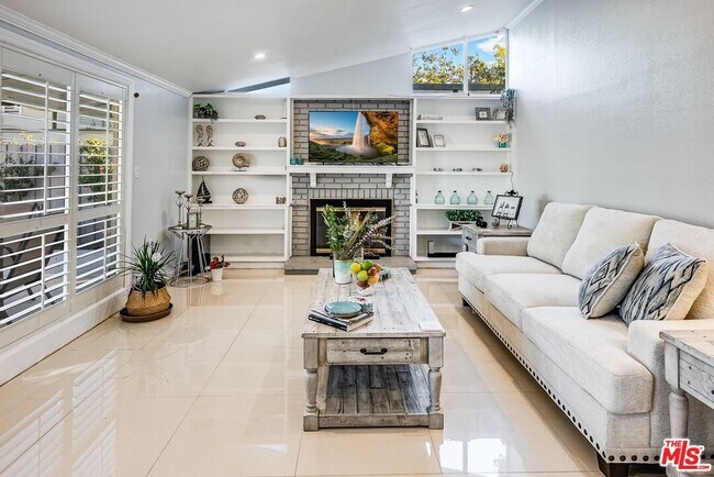 Foto del edificio - 9322 Sophia Ave