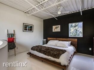 Foto del edificio - 4239 Holland Ave