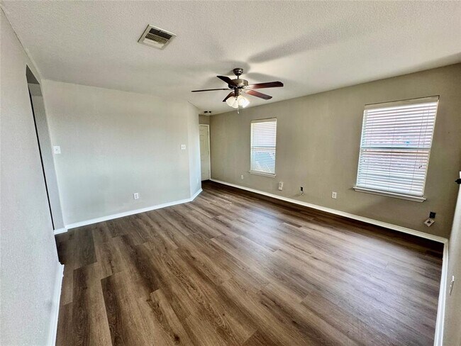 Building Photo - 3513 Bach Dr