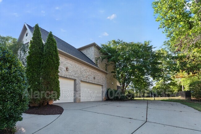 Building Photo - 2718 Old Course Road