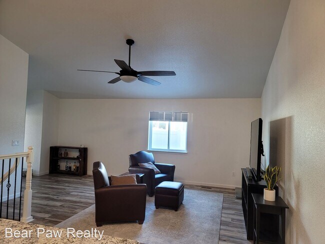 Building Photo - 4 br, 3 bath House - 4815 Kester St