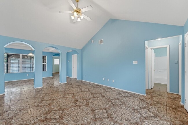 Building Photo - 5518 Rio Ramos St