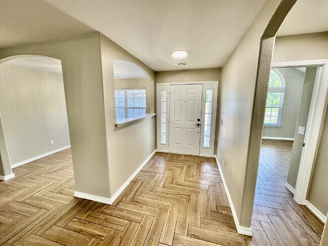 Building Photo - 6 Roessler Ln