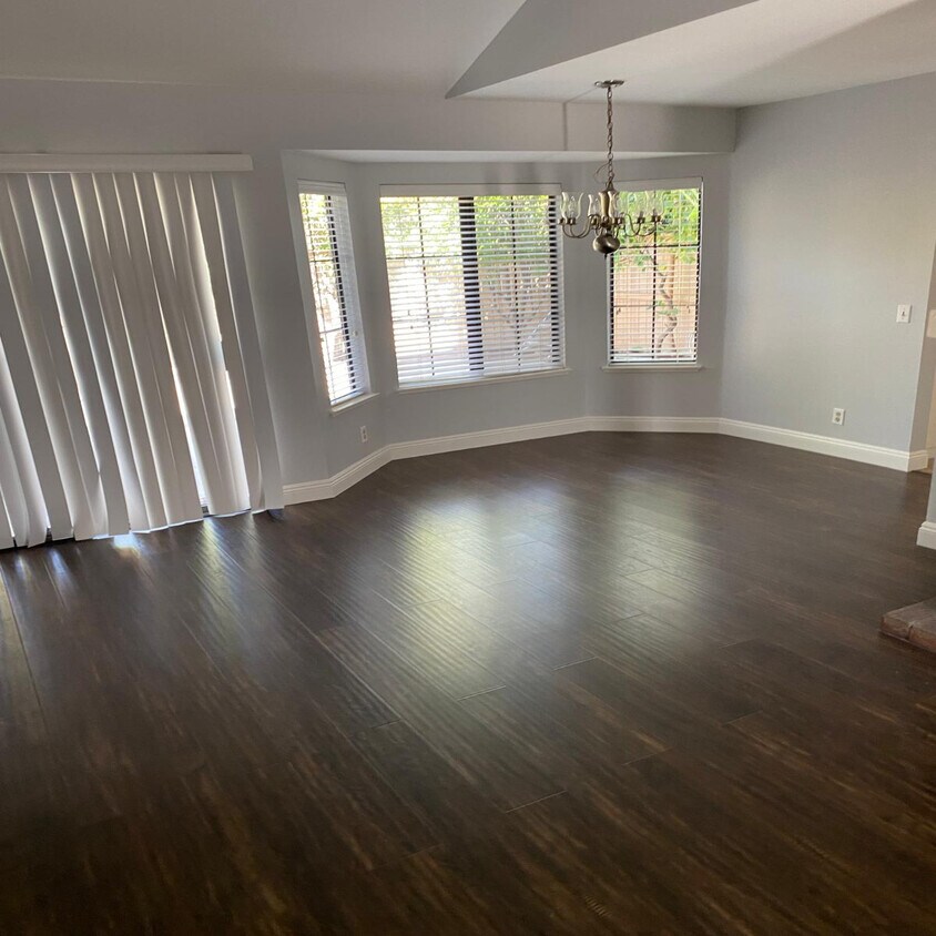 Foto principal - 12 Windy Hill Ln