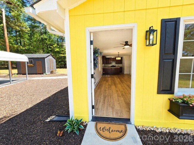 Foto del edificio - 2736 Miranda Rd