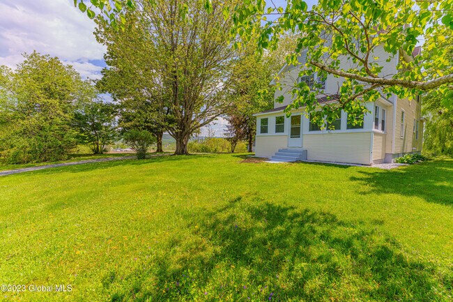 Building Photo - 394 Moonlawn Rd