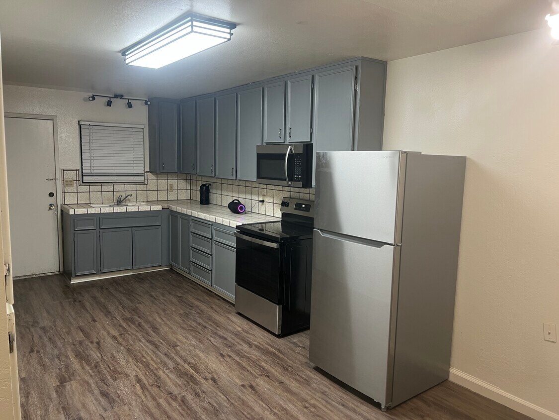 Foto principal - 276 Northwoods Ave