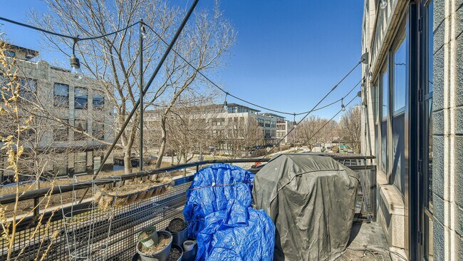 Foto del edificio - 1071 W 15th St