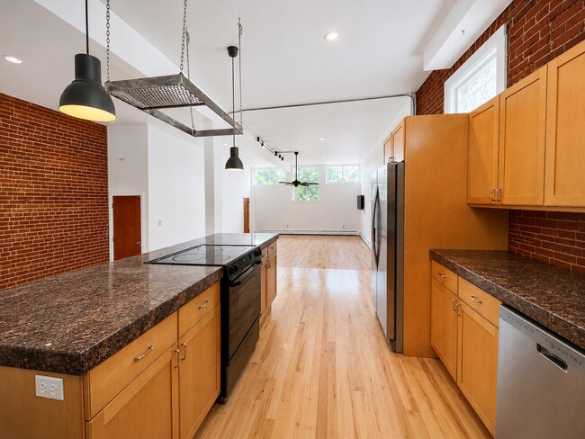 Foto del edificio - 415 W 4th Ave