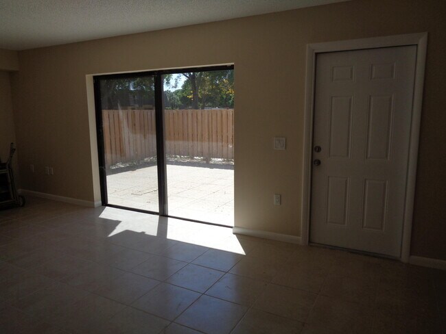 Building Photo - 505 5th Way