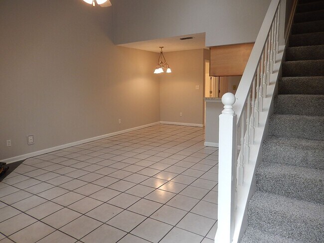 Building Photo - NICE 3/2 w/ Fireplace, Washer/Dryer, Vault...