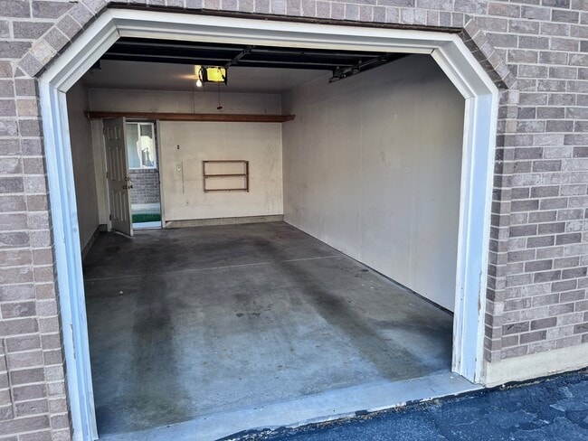 Building Photo - 280 E 700 S