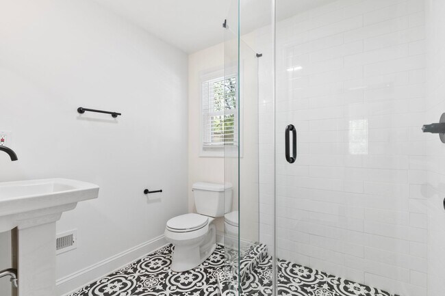 Building Photo - Discover Tranquil Luxury: Your 4 Beds| 3 B...