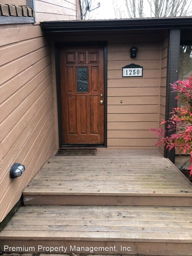 Building Photo - 3 br, 2 bath House - 1250 Satara Ave NW