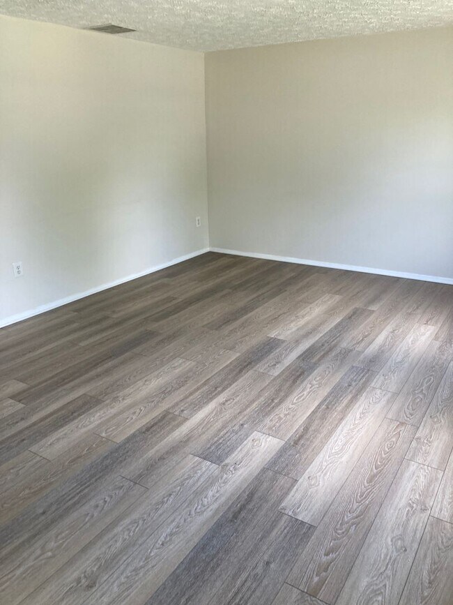 Building Photo - Farmbrook Rental