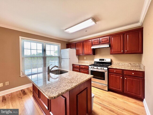 Foto del edificio - 319 Huntington Ct