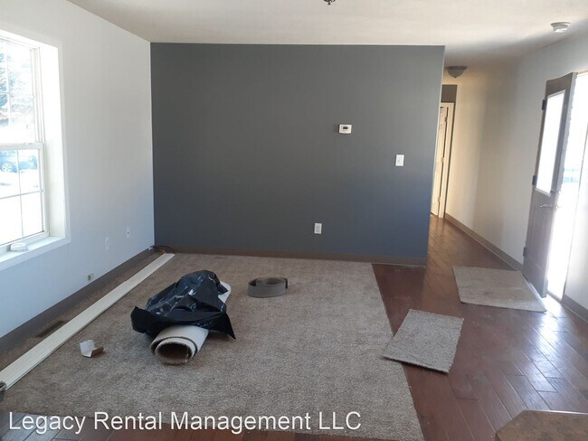 Foto del edificio - 4 br, 2 bath House - 310 W. 3rd S. Unit #1...