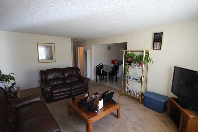  - 6520 Manila Ave