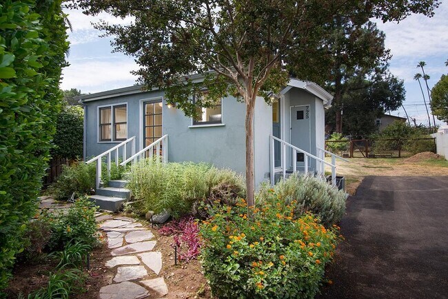 Building Photo - 725 N Catalina Ave