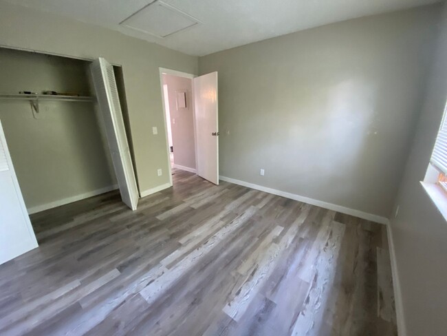 Building Photo - Second Floor Two Bedroom W/Private patio. ...