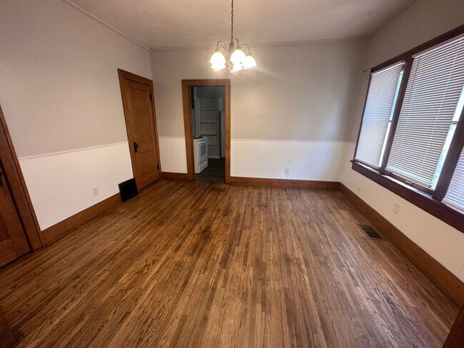 Building Photo - 256 N Spruce St