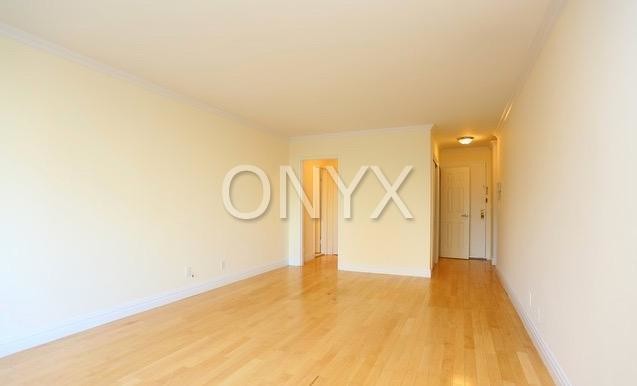 Foto del edificio - 792 Columbus Ave