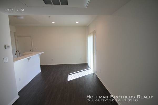Building Photo - 251 Robinson St Los Angeles, CA 90026