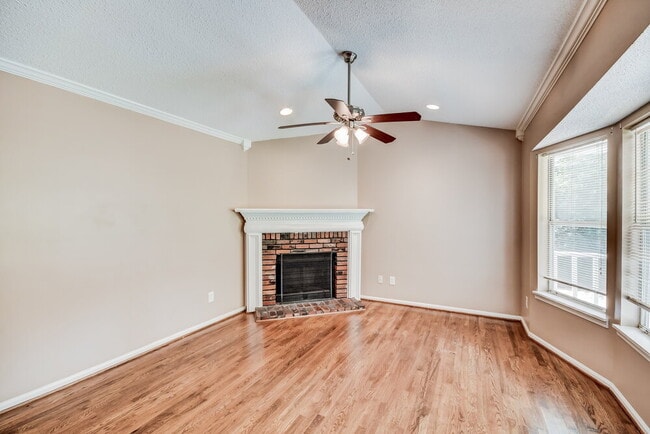 Building Photo - 5837 Janet Dr