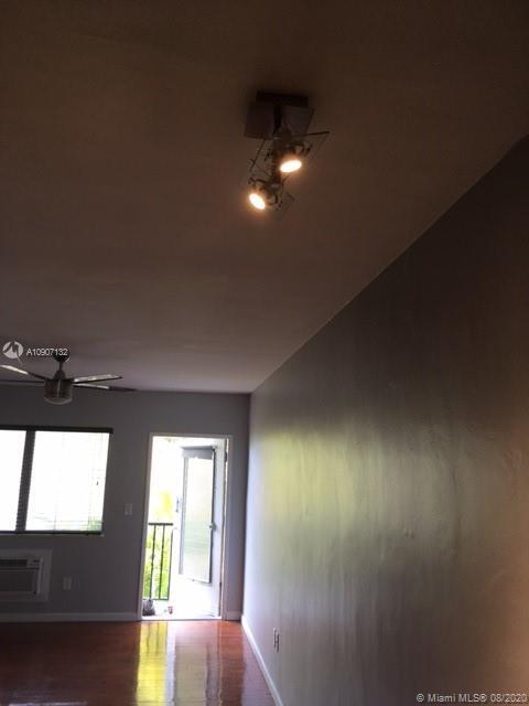 Foto principal - 8132 Harding Ave