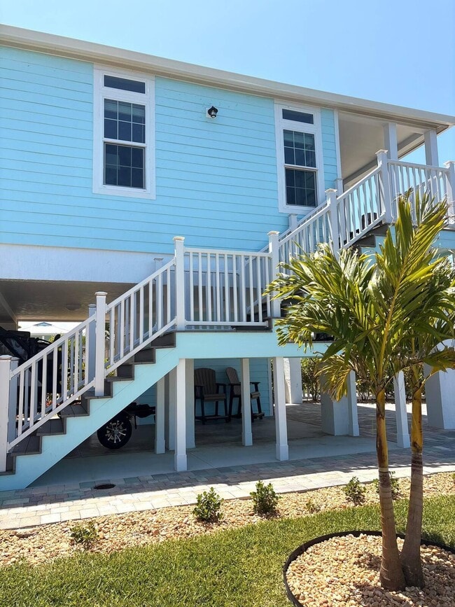 Building Photo - 453 NE Indian River Dr