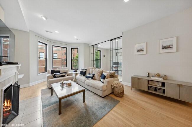 Building Photo - 15 E Division St