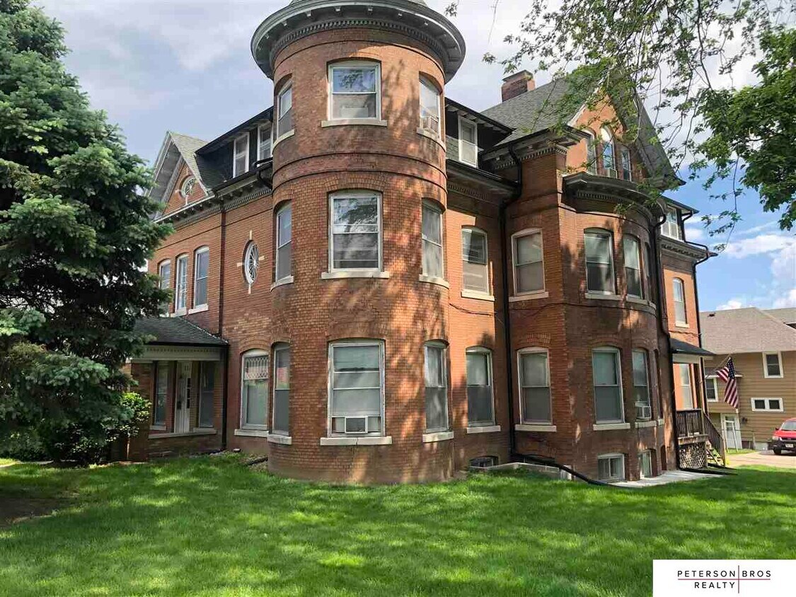 Primary Photo - 2419 F St