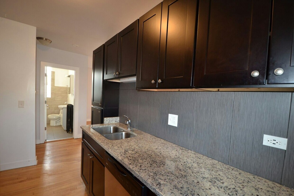 Foto principal - 4606 N Kildare Ave