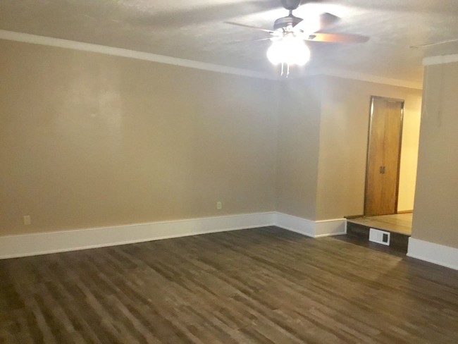 Building Photo - 4717 Trina Dr