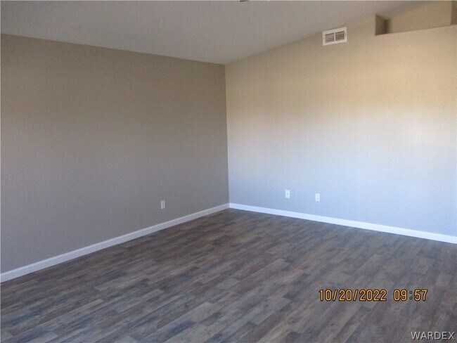 Building Photo - 3556 N Willow Rd