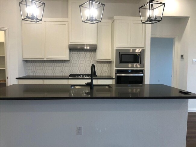 Building Photo - 2207 Primrose Trl