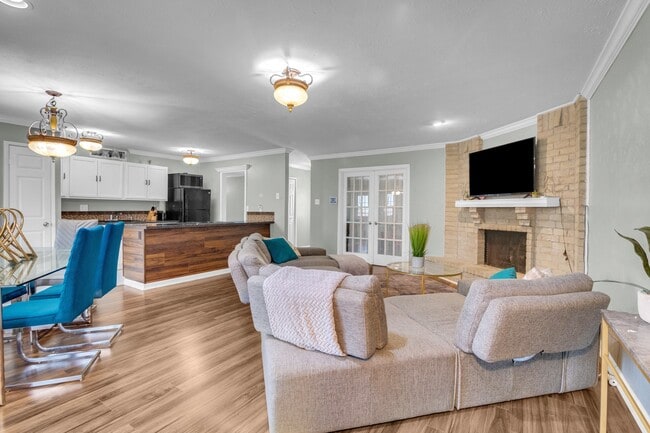 Building Photo - 14527 Dartwood Dr