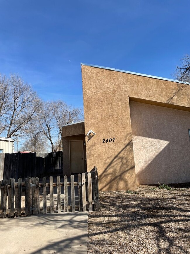 Building Photo - 2407 N Grand Ave