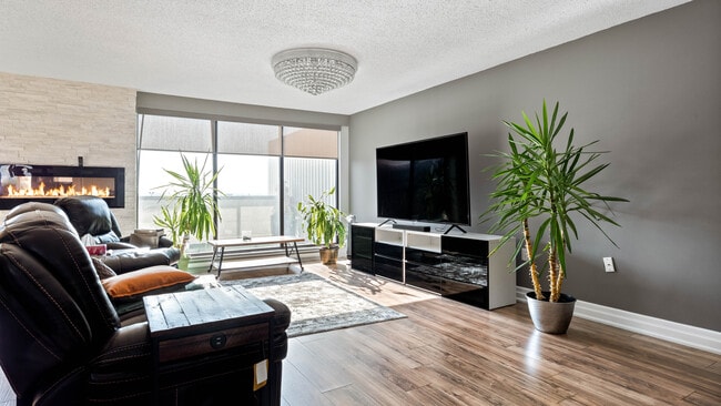 Building Photo - 380 Pelissier St