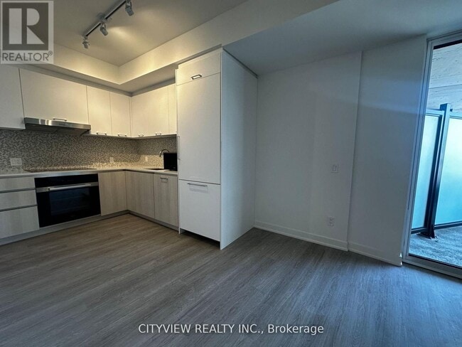 Photo du bâtiment - 8188 Yonge St