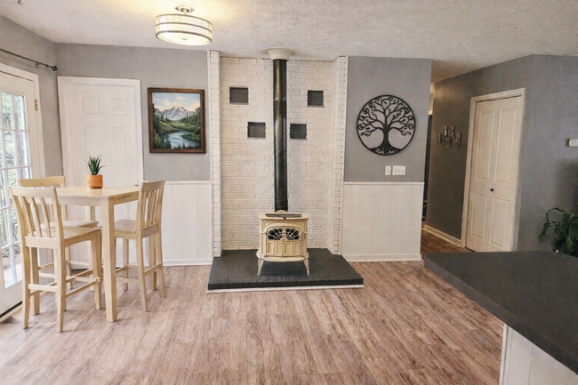 Photo - 939 Cambridge Dr House