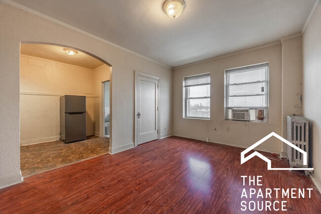 Building Photo - 6928 N Greenview Ave