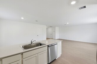 Building Photo - 629 Craven St