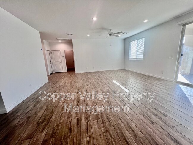 Building Photo - 13865 E Peak View Rd