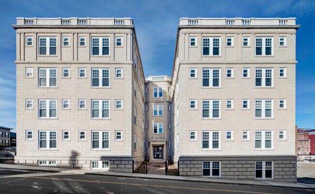 Foto del edificio - Courtland Arms Apartments