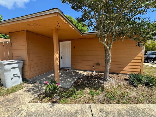 Building Photo - Gulf Breeze - Greenbriar Estates - 2 bedro...