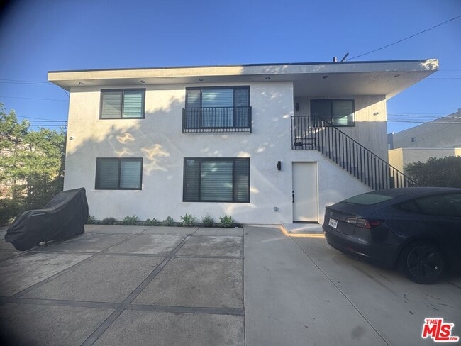 Foto del edificio - 8261-8264 4th St