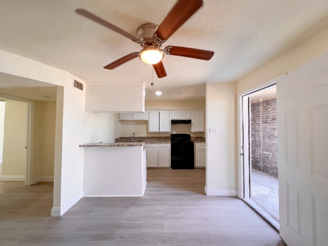 Building Photo - 105 Cypress Dr